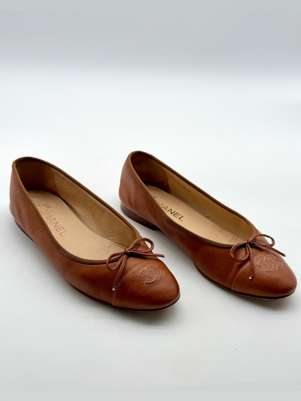 Chanel CC Cap Toe Caviar Leather
Bow Ballet Flats Brown EU 39 US 8.5